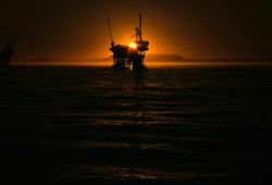 Congress allows offshore drilling moratorium to expire